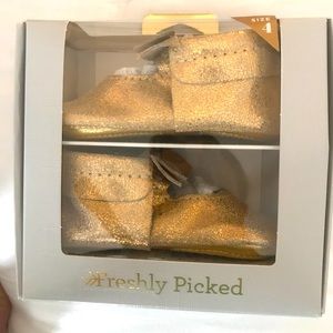 NIB Freshly Picked gold ballet flat bow mini soles